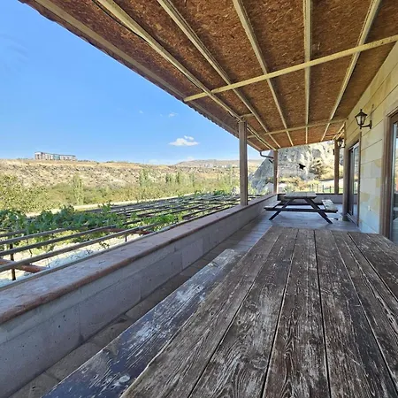 Senfoni Cave Village Nar